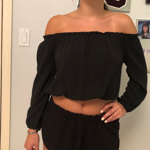 BRAND NEW Brandy Melville off shoulder top. - Picture 3 of 4